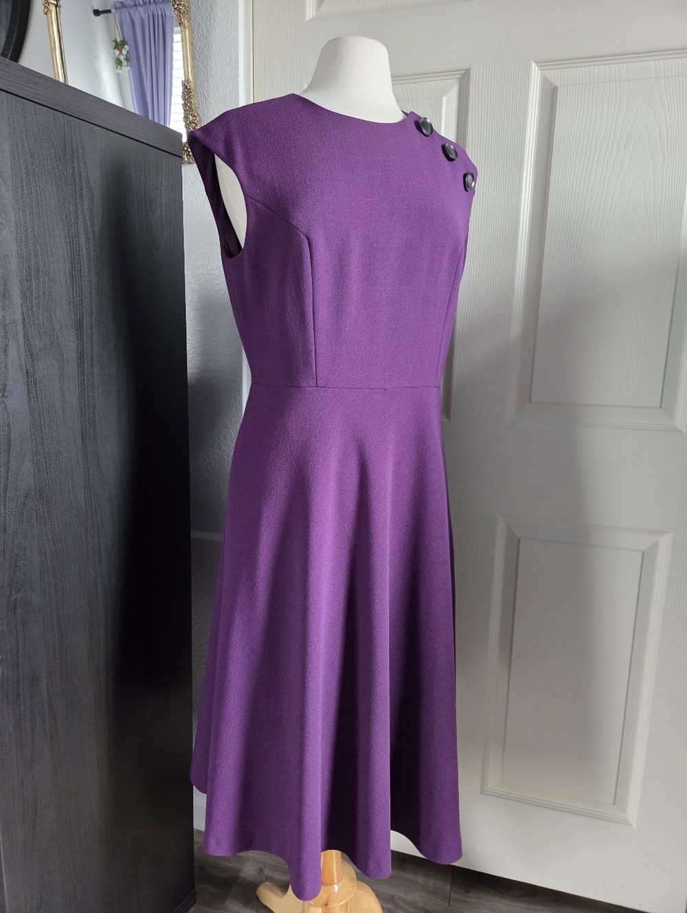 Tahari Purple Sleeveless Button Detail Profesional Dress Size 10